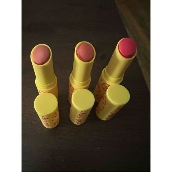 Colourpop Hello Kitty Limited Edition Yummy Smoothie - Picture 2 of 7